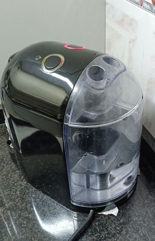 Cafetera de cápsulas negra