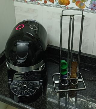 Cafetera de cápsulas negra