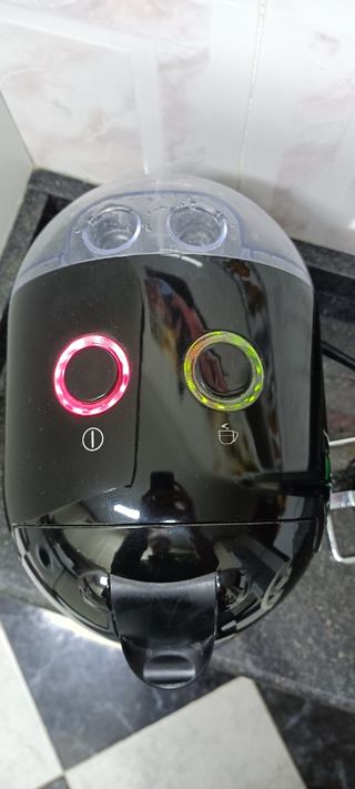 Cafetera de cápsulas negra