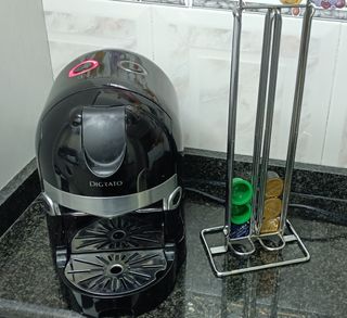 Cafetera de cápsulas negra