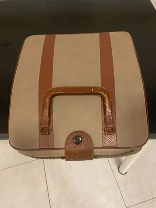Máquina de escribir Olivetti portátil