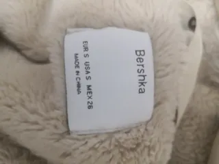 Plumífero Bershka beige talla s