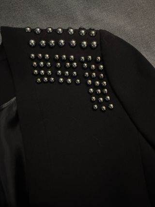 Americana H&M Negra Tachuelas Talla M