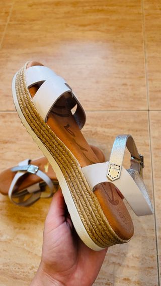 Sandalias Karralli Blancas Tira Plata