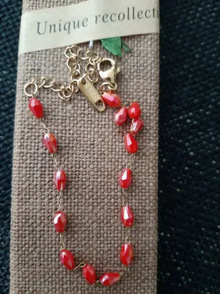 Pulsera de acero con piedras rojas