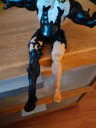(SOLO por envío) Muñeco Venom Articulado Marvel
