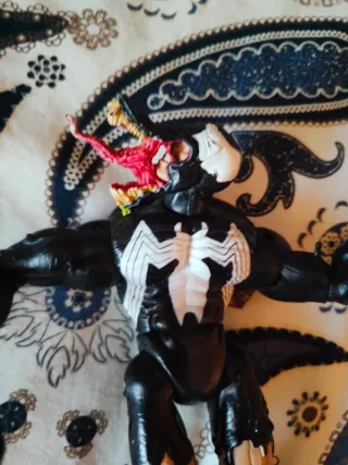 (SOLO por envío) Muñeco Venom Articulado Marvel