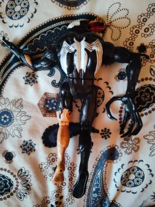 (SOLO por envío) Muñeco Venom Articulado Marvel