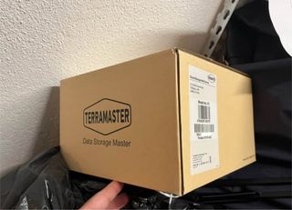 Servidor NAS TerraMaster F2-422 2-Bay 10GbE – NOVO