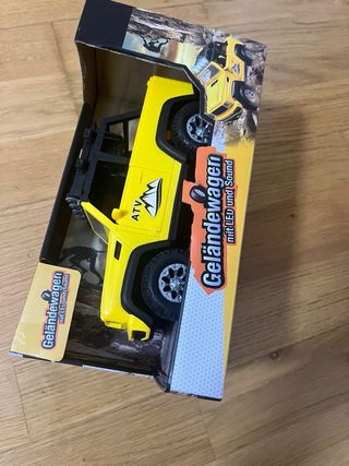 Coche todoterreno Geländewagen con luces y sonido