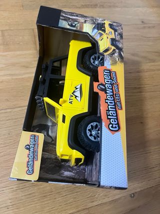 Coche todoterreno Geländewagen con luces y sonido