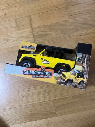 Coche todoterreno Geländewagen con luces y sonido