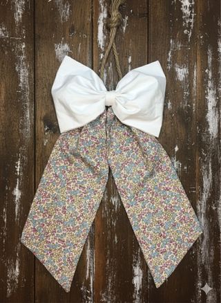 Lazo grande adorable con cuerda decorativo