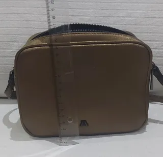 Bolso dorado con doble cremallera