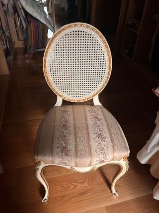 Silla de madera tapizada. Acepto ofertas.