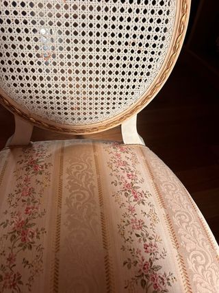 Silla de madera tapizada. Acepto ofertas.