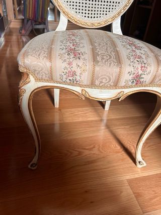 Silla de madera tapizada. Acepto ofertas.