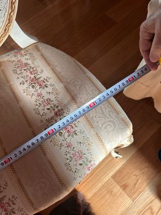 Silla de madera tapizada. Acepto ofertas.