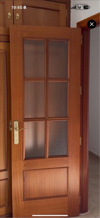Puerta madera con cristales