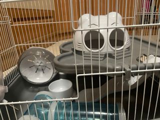 Jaula para hámster blanca y gris