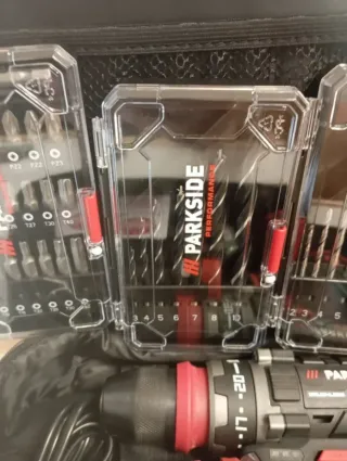 Taladro atornillador Parkside y muchos accesorios