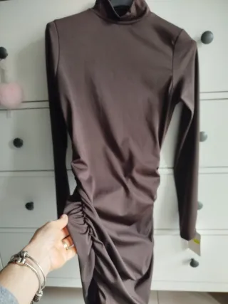 Vestito aderente marrone