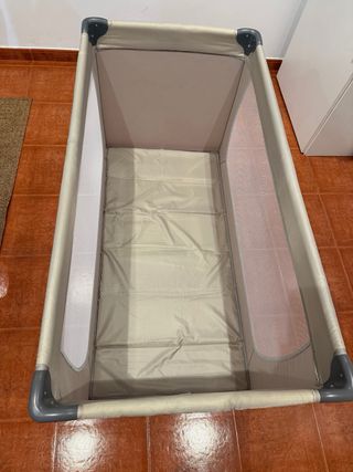 Cuna de viaje para bebé.