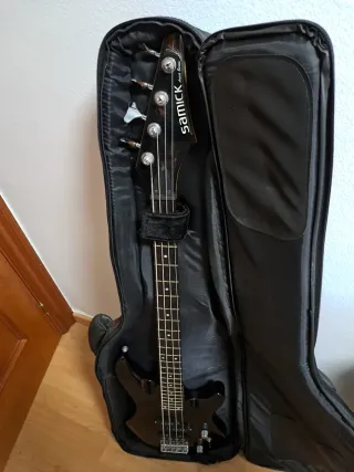 Bajo Samick Artist Series Negro