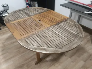 Mesa de jardín de madera