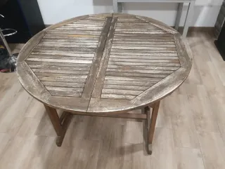 Mesa de jardín de madera