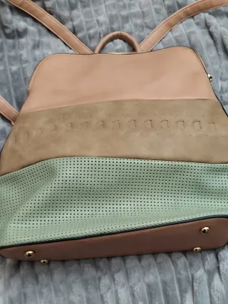 Bolso tipo mochila Beige y Verde