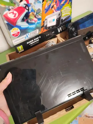 Console Wii U nera con giochi