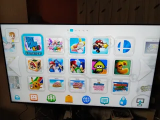 Console Wii U nera con giochi