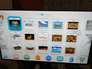 Console Wii U nera con giochi