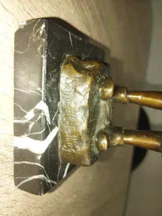 Figura niño bronce macizo base mármol