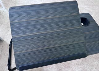 Tavolo pieghevole per laptop con portabicchieri