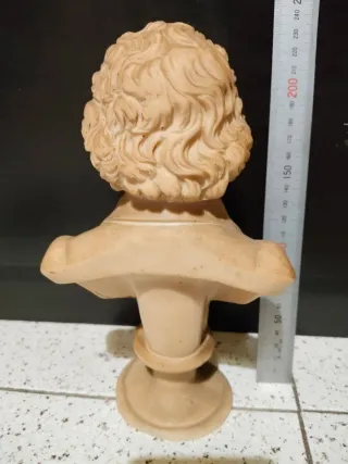 Busto de Beethoven en piedra