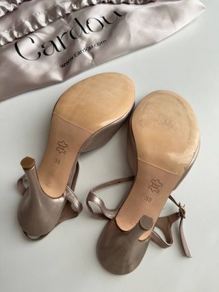 Zapatos Tango Agape Hechos a Mano Beige/Oro
