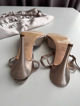 Zapatos Tango Agape Hechos a Mano Beige/Oro