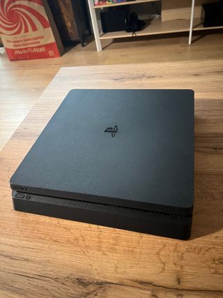 PS4 (PlayStation 4) Negra + Mando