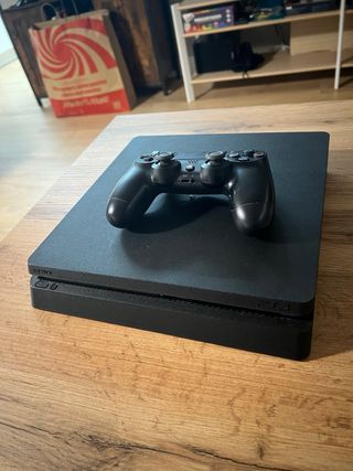 PS4 (PlayStation 4) Negra + Mando