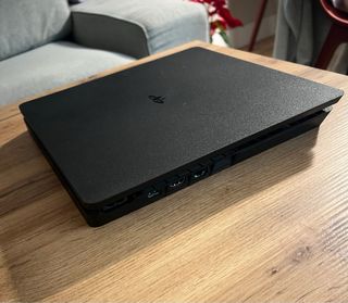 PS4 (PlayStation 4) Negra + Mando