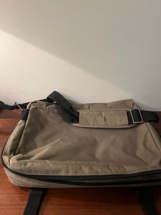 Bolso Maletín Portátil Dockers en verde militar.