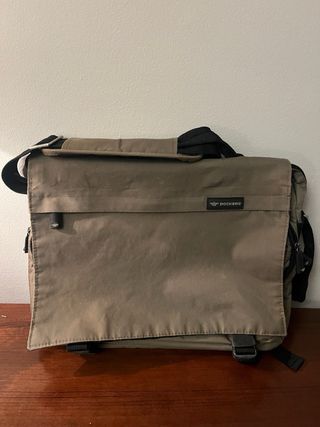 Bolso Maletín Portátil Dockers en verde militar.