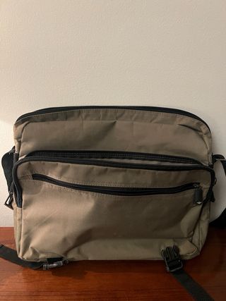 Bolso Maletín Portátil Dockers en verde militar.