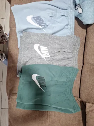 Bermudas Nike color Grises, Verdes y celeste.