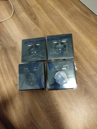 4 Enchufes con 2 USB y USB-C