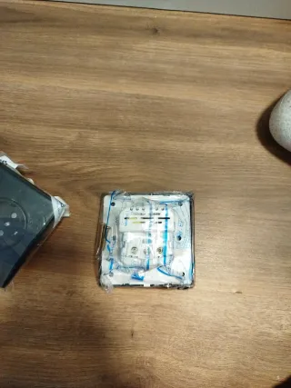 4 Enchufes con 2 USB y USB-C