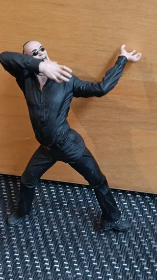 Figuras Neo y Agente Smith Matrix años 2003