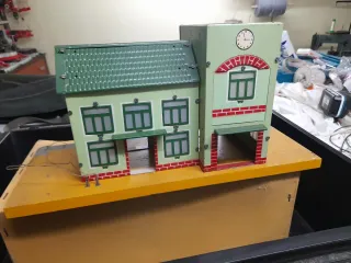 Tren antiguo de hojalata